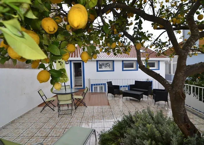 Setubal Courtyard Houses - Painters House